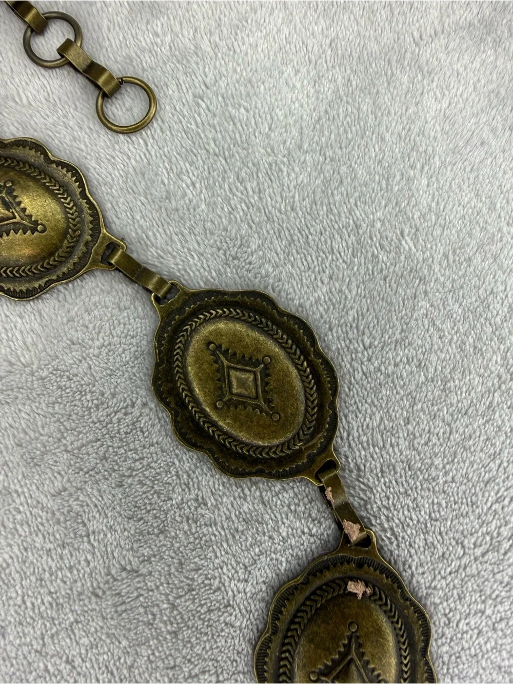 Vintage-Inspired Oval Medallion Chain Belt - Gold Tone